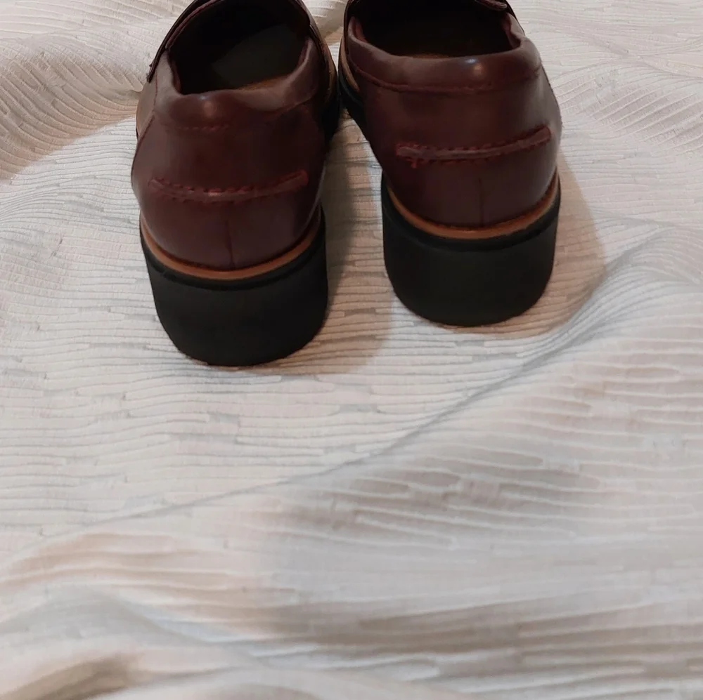 Clarks Maroon Croc-Patterned Loafers - Picture 7 of 11
